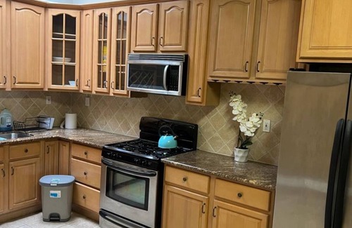 Clawson Appartement | Spacious 2 Bedroom Loft in the Heart of the Bay. Minutes from attractions.
