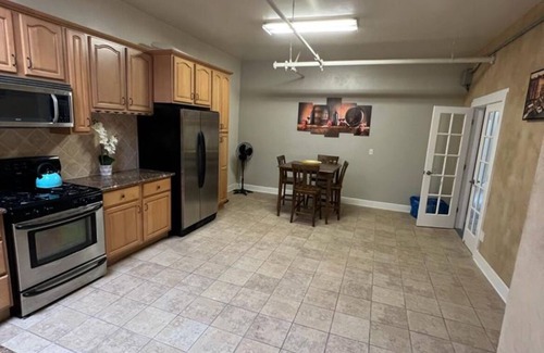 Clawson Appartement | Spacious 2 Bedroom Loft in the Heart of the Bay. Minutes from attractions.