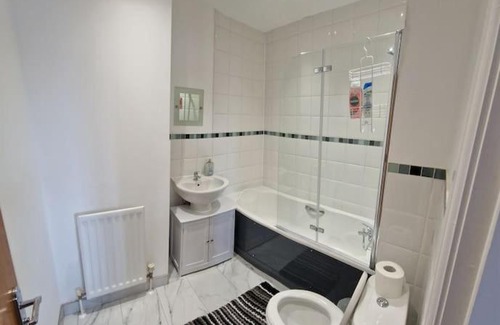 Barnet Appartement | Spacious 2 Bedroom Town House INC Wifi & Netflix PLUS More