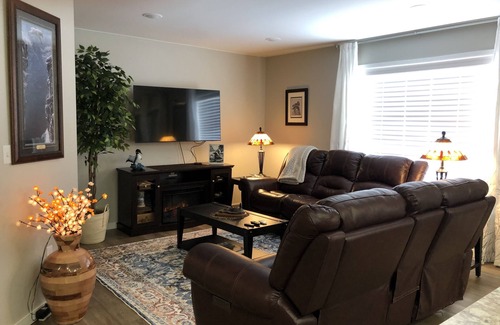 Grand Forks Copropriété | Spacious 2 Bedroom Private Entry Ground Floor Townhome