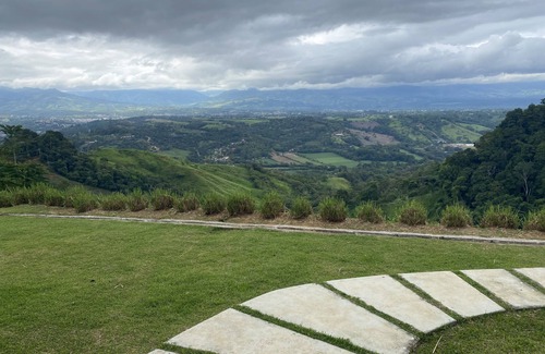 San Isidro de El General Maison | Spacious 2 BR / 2 BA Home w/ Organic Farm, Greenhouse and Breathtaking Views.