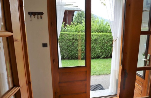 Areches Appartement | Appartement lumineux 75m² pour 4, coeur Arêches, terrasse, 2 chambres, parking privé, proche tout