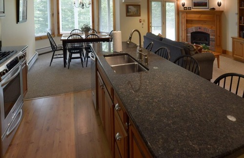 North Troy Copropriété | Magnifique condo 2 chambres à coucher situé à Jay Peak, juste sur les pistes!