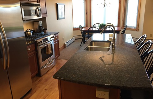 North Troy Copropriété | Magnifique condo 2 chambres à coucher situé à Jay Peak, juste sur les pistes!