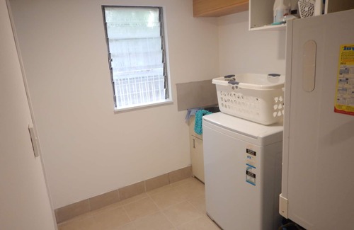 Wynnum Maison | Spacious 2-Storey Home By The Bay: Sleeps 12