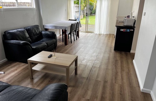 Wynnum Maison | Spacious 2-Storey Home By The Bay: Sleeps 12