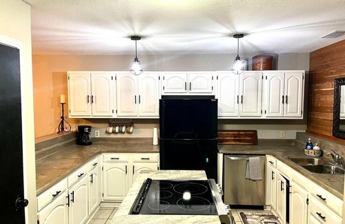 Cedar Creek Maison | Spacious 2 Story Rustic Retreat