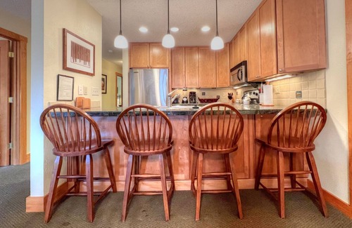 Crested Mountain Village Copropriété | Spacious 2 bedroom, Close Walk to the Base Area, Outdoor Hot Tub, Sleeps 6
