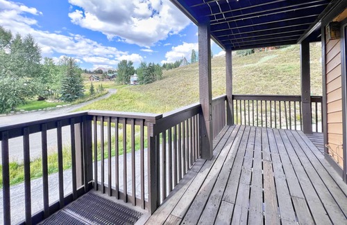 Crested Mountain Village Copropriété | Spacious 2 bedroom, Close Walk to the Base Area, Outdoor Hot Tub, Sleeps 6