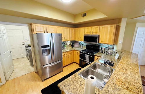 North Las Vegas Copropriété | Spacious 2bd/2ba Condo With Pool and Fitness Center