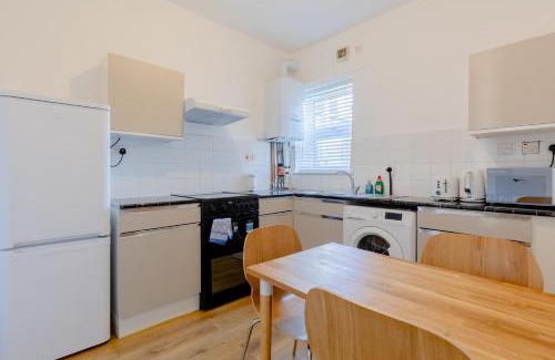 Custom House Appartement | Spacious 2BD Flat Short Walk from ExCel London