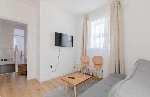 Custom House Appartement | Spacious 2BD Flat Short Walk from ExCel London