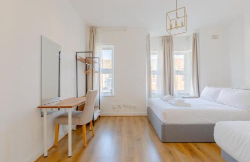 Custom House Appartement | Spacious 2BD Flat Short Walk from ExCel London