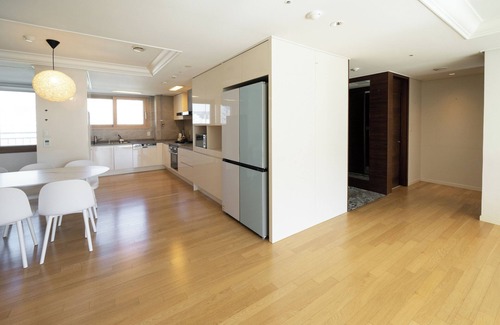 Apgujeong Appartement | Spacious 2bdr 2bth Room in Gangnam 105m2