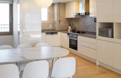 Apgujeong Appartement | Spacious 2bdr 2bth Room in Gangnam 105m2