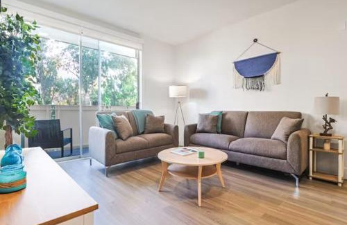 Wilshire Montana Appartement | Spacious 2BDR in SM - 5 minutes walk to the beach!