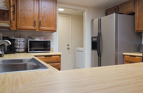 Maryvale Village Maison | Spacious 2bed-2bath Glendale retreat private pool 1 car garage central location.