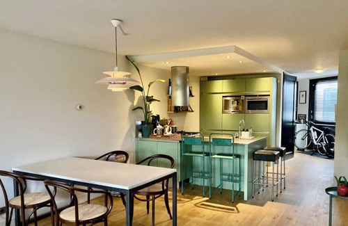 Spaarndammer en Zeeheldenbuurt Copropriété | Spacious 2bedr- Apartment With Canal View in City Center