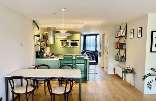 Spaarndammer en Zeeheldenbuurt Copropriété | Spacious 2bedr- Apartment With Canal View in City Center