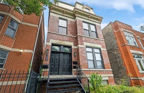 Tri-Taylor Appartement | Spacious 2BR - 10 mins from Downtown