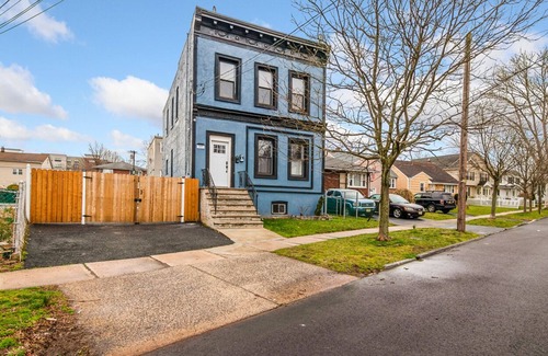Linden Appartement | Spacious 2BR 10min to EWR, 30 min to NYC