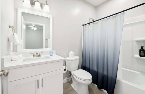 Glendale Appartement | Spacious 2BR | 3Bd | 70" Smart TV | 2Bath