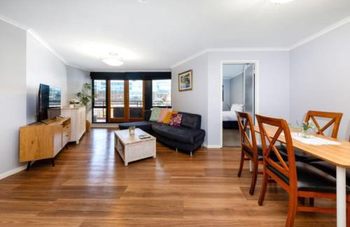 City East Appartement | Spacious 2BR Apartment in the Heart of the City - Hosted by Canstay