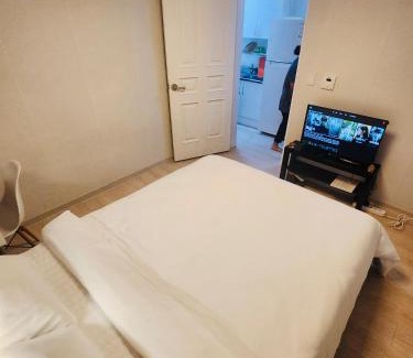 Gwanghui-dong Villa | Spacious 2BR by DDP Station Perfect for Families & Friends Walk to Seoul Attractions