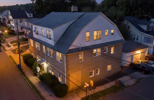 Bloomfield Appartement | Spacious 2BR Condo Near NYC & Newark