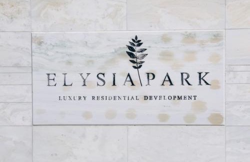Universal Appartement | Spacious 2BR Elysia Park Apartment, Pool, Gym, Large Balcony, Center
