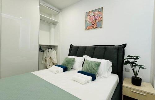 Universal Appartement | Spacious 2BR Elysia Park Apartment, Pool, Gym, Large Balcony, Center