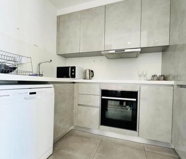 Universal Appartement | Spacious 2BR Elysia Park Apartment, Pool, Gym, Large Balcony, Center