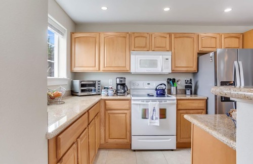 Westport Copropriété | ★ 2 BR @ Beach ~ JACUZZI ~ Bañera de hidromasaje ~ Cama King ~ PISCINA (mayo-septiembre) ★