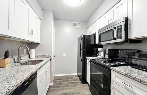 Southridge Appartement | Spacious 2BR Furnished Apartment I Pool