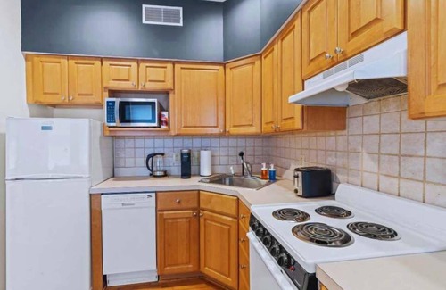 Rittenhouse Row Appartement | Spacious 2BR Gem | Prime Rittenhouse Area