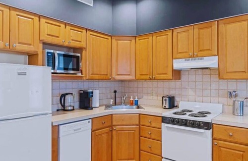 Rittenhouse Row Appartement | Spacious 2BR Gem | Prime Rittenhouse Area