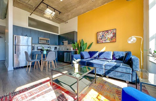 Near South Side Maison | Spacious 2BR Group Stay near McCormick & Wintrust
