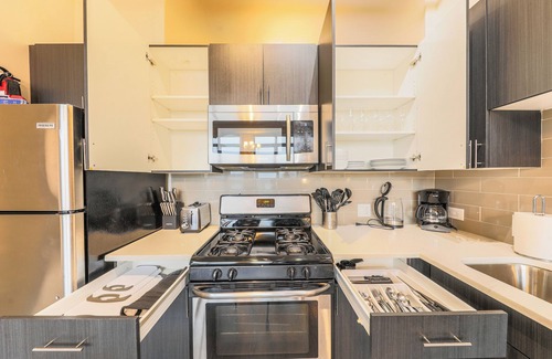 Near South Side Maison | Spacious 2BR Group Stay near McCormick & Wintrust