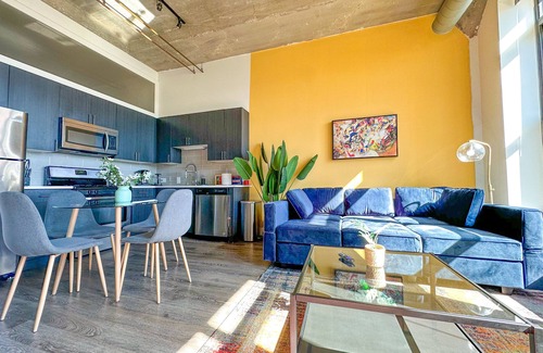 Near South Side Maison | Spacious 2BR Group Stay near McCormick & Wintrust