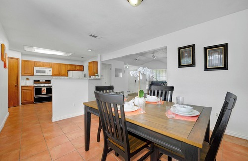 Buckner Terrace - Everglade Park Maison | Spacious 2BR home near Downtown Dallas