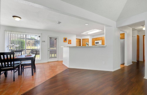 Buckner Terrace - Everglade Park Maison | Spacious 2BR home near Downtown Dallas
