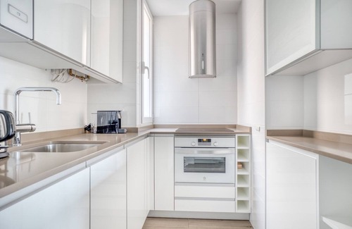 Cuatro Caminos Appartement | Spacious 2BR in Tetuán, by Blueground