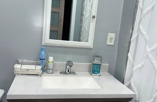 Wellington Hill Appartement | Spacious 2nd fl 4 bedroom 2 bath apartment