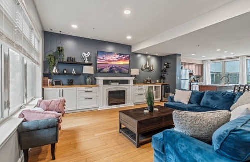 Point Breeze Maison | Spacious 3 BDR Home | Home Theatre | Pool Table