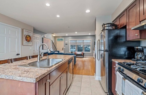 Point Breeze Maison | Spacious 3 BDR Home | Home Theatre | Pool Table