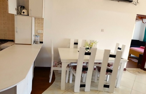 Bamburi Appartement | Spacious 3-bdrm Beachfront Apt in Shanzu,Mombasa with a Jaccuzzi, Bar&restaurant