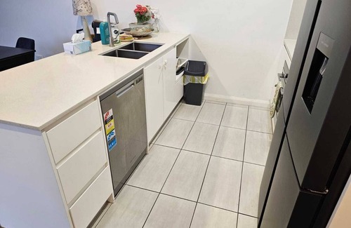 Blacktown Appartement | Spacious 3 bed/2 full bath/2 car space and 5 minutes walk from train station