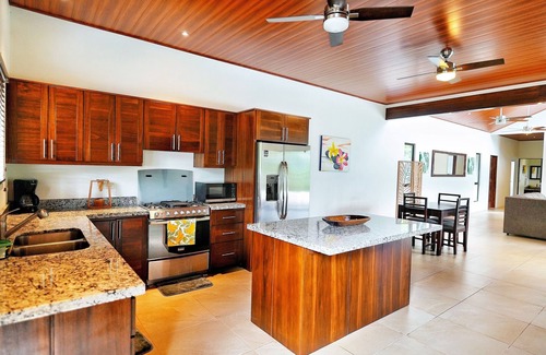 Baru Maison | Spacious 3 bed, 3 bath home with breathtaking Mountain and Valley views.