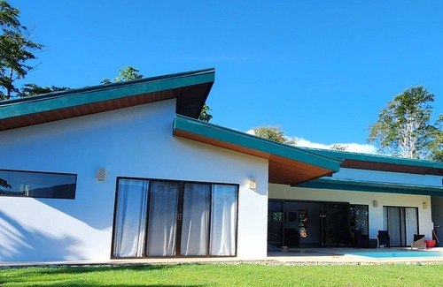Baru Maison | Spacious 3 bed, 3 bath home with breathtaking Mountain and Valley views.