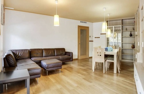 Diagonal Mar i el Front Maritim del Poblenou Appartement | Spacious 3-bed apartment with balcony and pool access